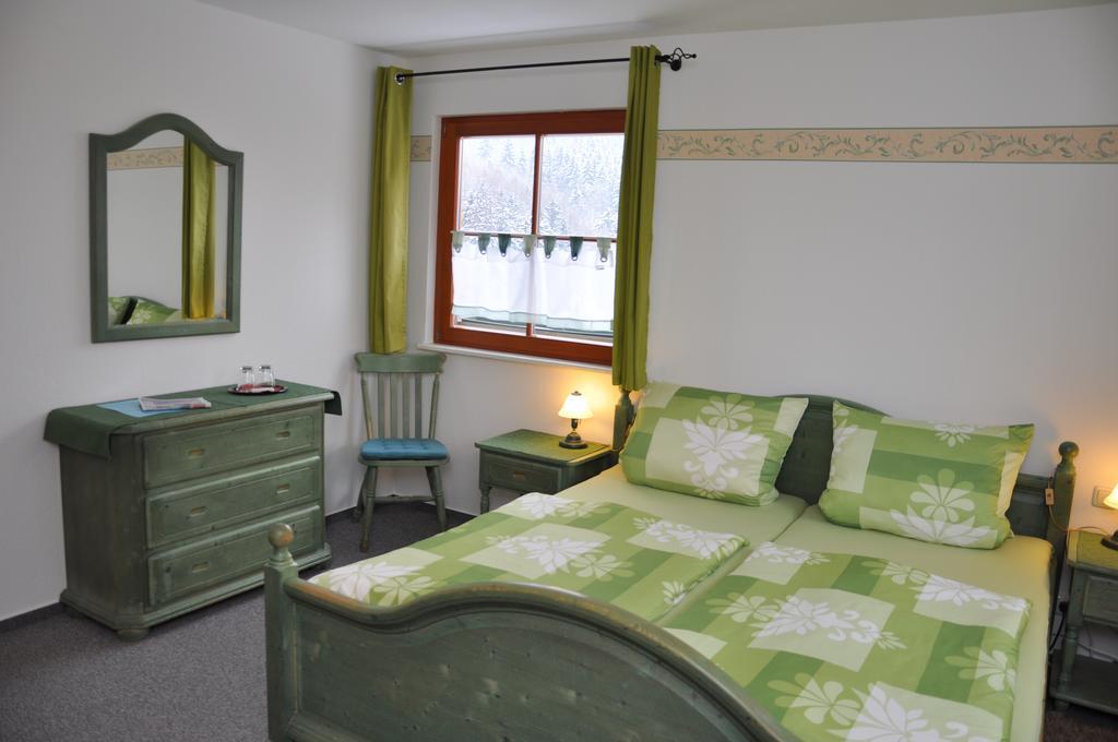 Steakhouse & Pension Crazy Horse Suhl Pokoj fotografie